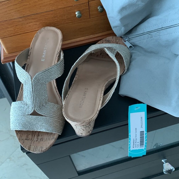 Stitch Fix Gorgeous gold tone wedge slide sandal size 6 - Picture 8 of 12